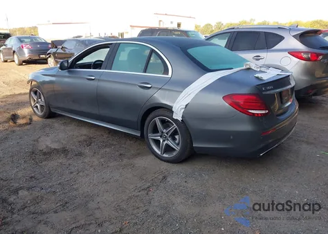 2018 Mercedes-Benz E 300 4Matic z USA, uszkodzony, nr VIN WDDZF4KB5JA384497